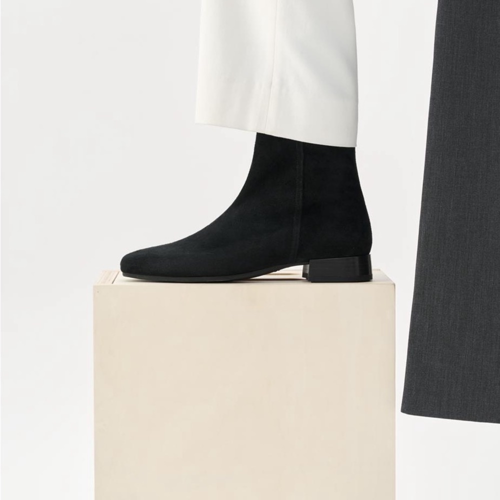 Vagabond Mona Women’s Size 39 Minimal Zip Heel Black Suede Leather Boots Booties